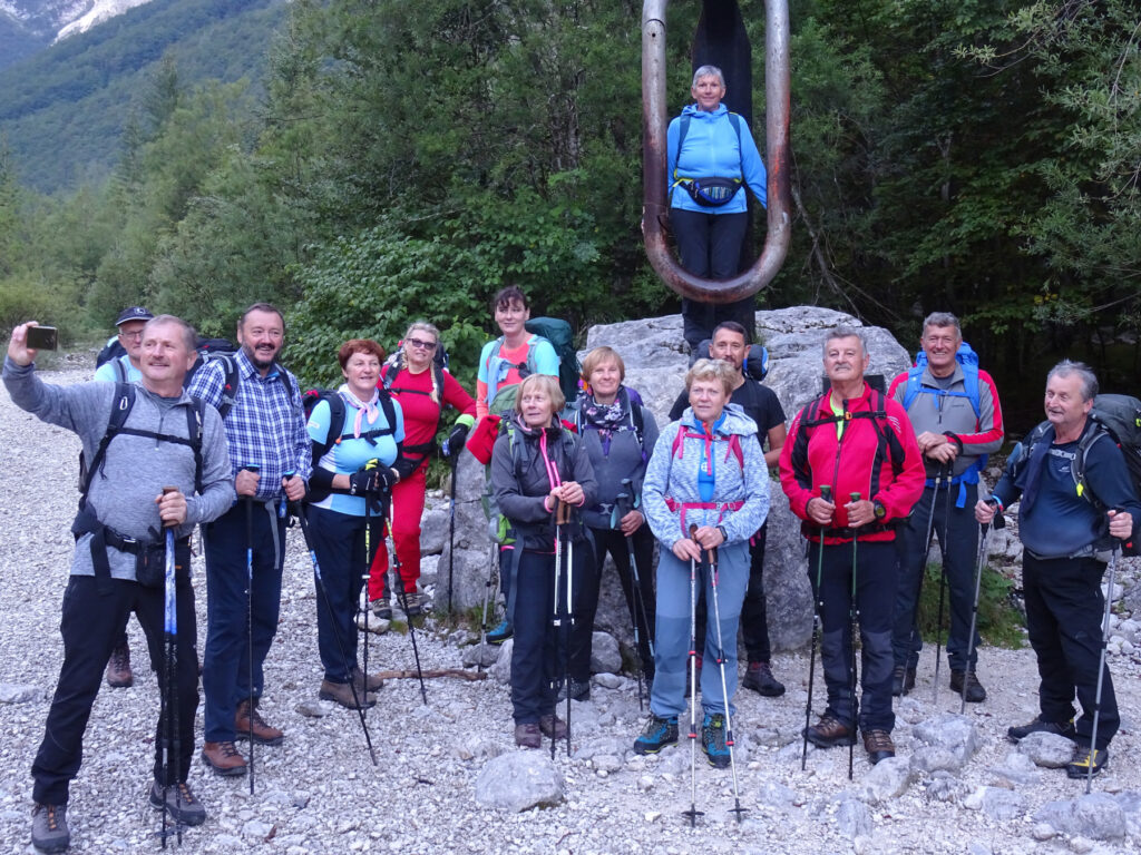 D.Rotar - tako se prične vsak pohod, skupna fotka in gremo